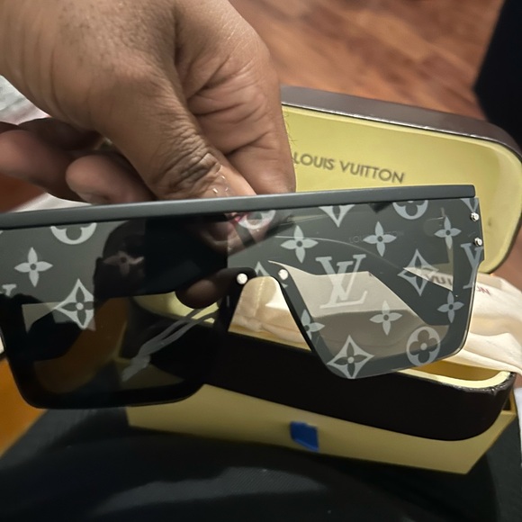 Louis vutton sunglasses - Picture 1 of 3
